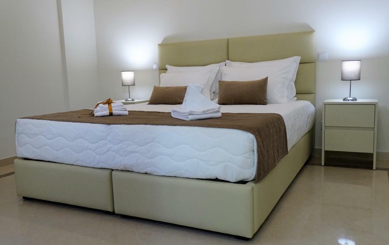 Bowen, Luxury *
