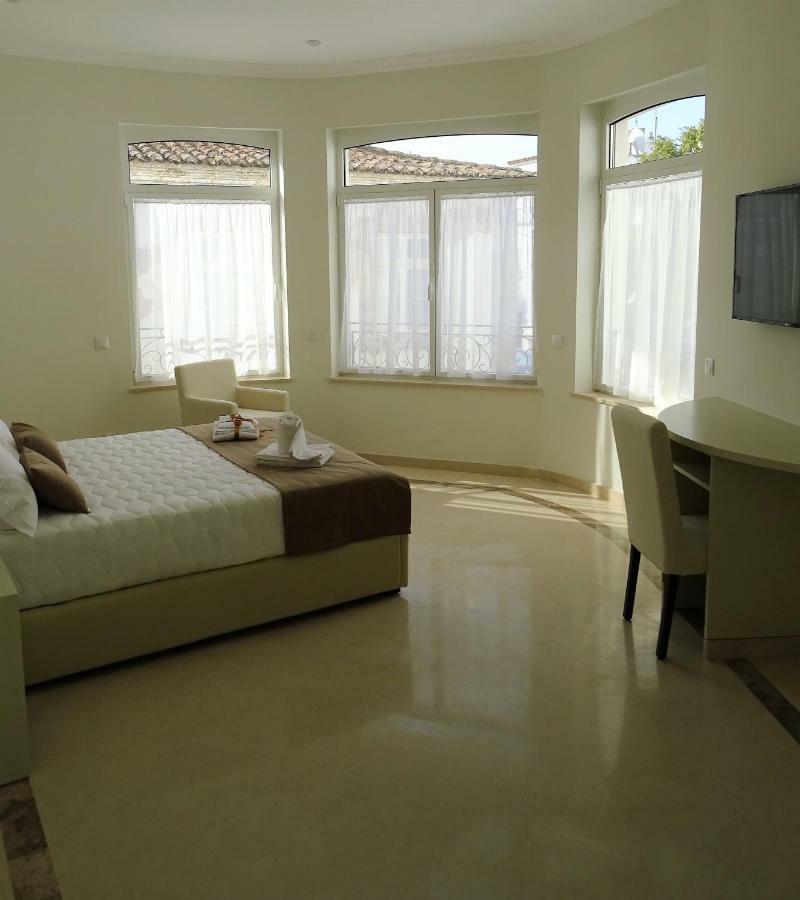 Bowen, Luxury