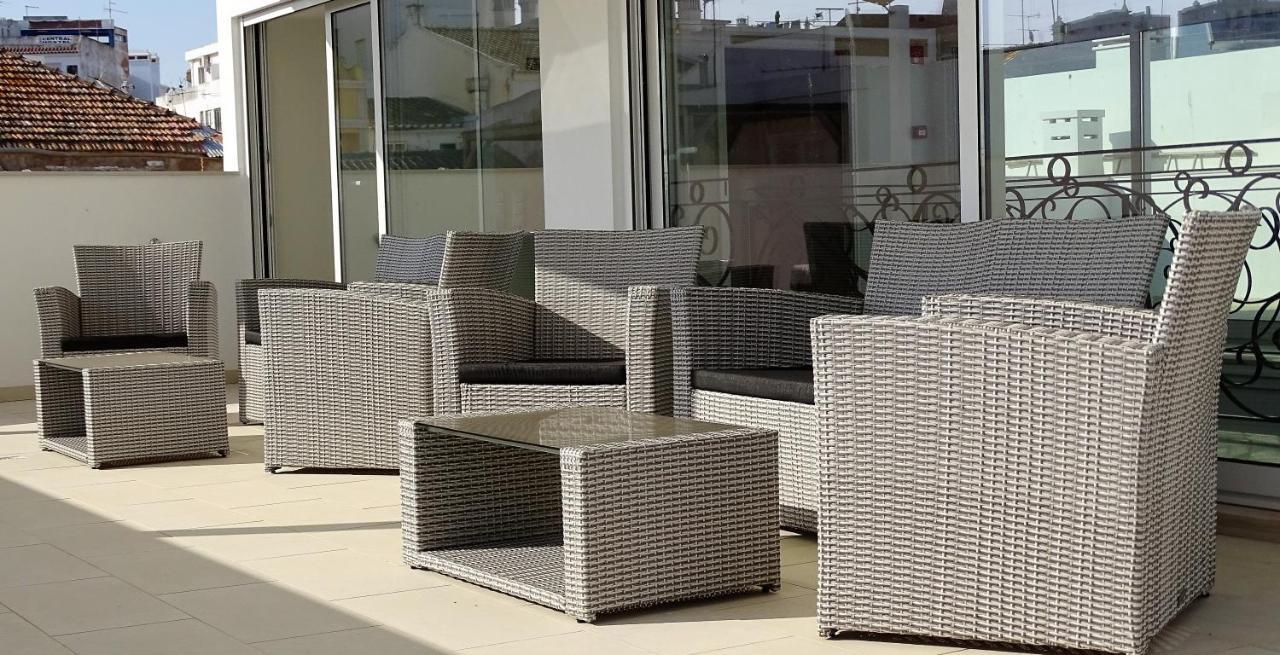 Bowen, Luxury Lagos